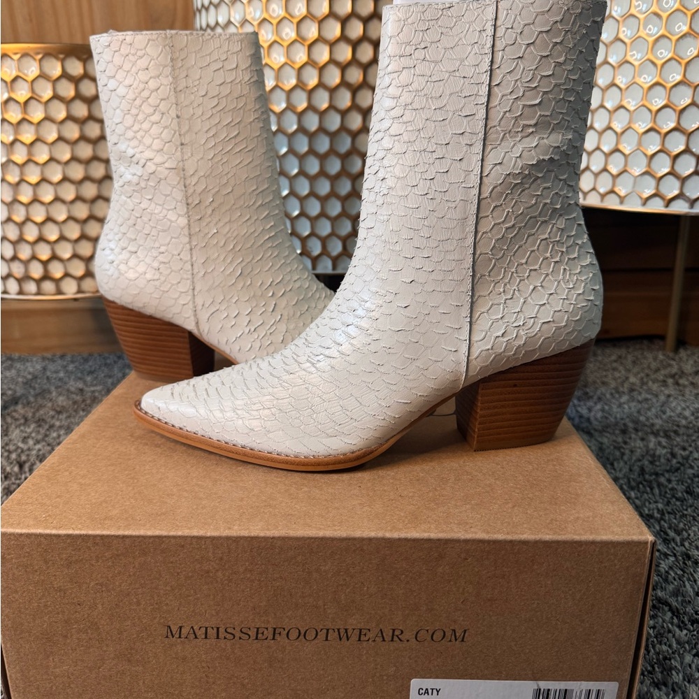 Matisse White Textured Heeled Boots
